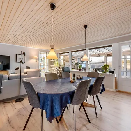 Parallelvej 11 Holiday home